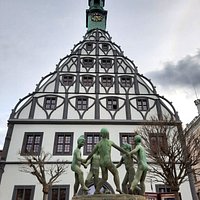 Brunnen vorm Gewandhaus