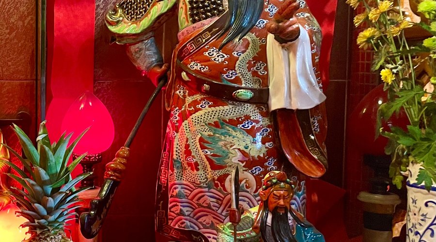 The Lung Mo Temple is the largest temple on Peng Chau Island. Kwan Tai, the red-faced god of war, is one of the gods you will find inside at a side altar.