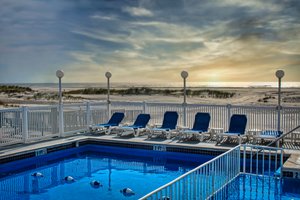 Pool & Beach