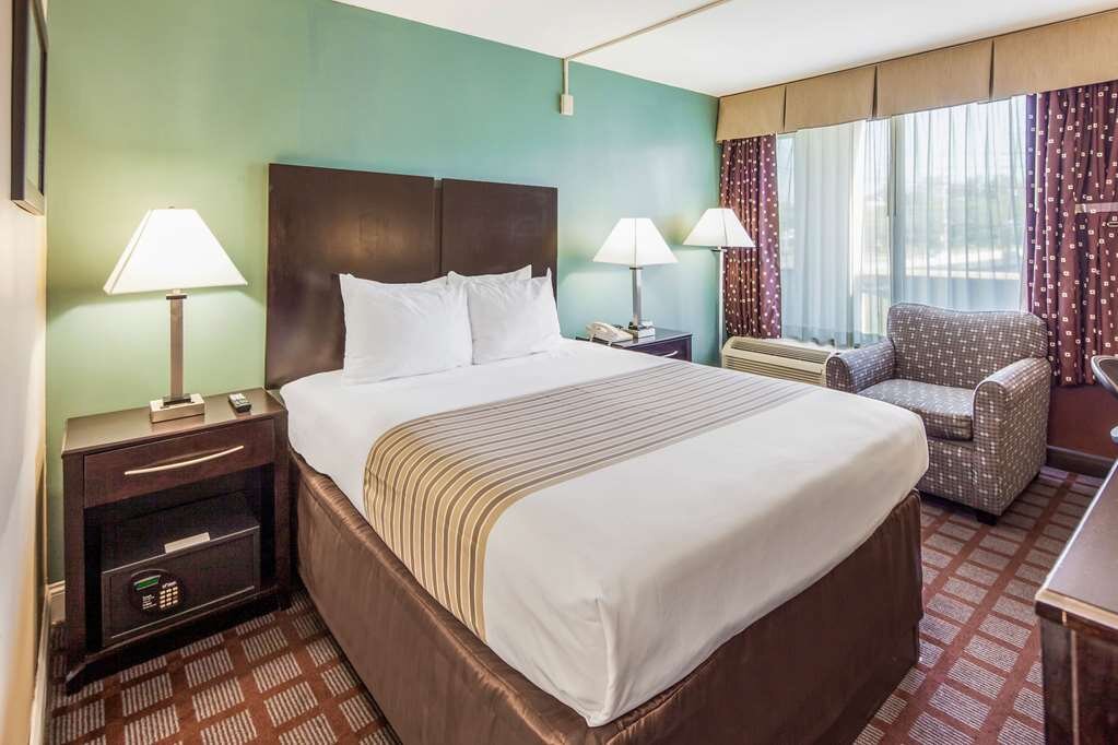 Hotel photo 27 of Super 8 by Wyndham Meadowlands.