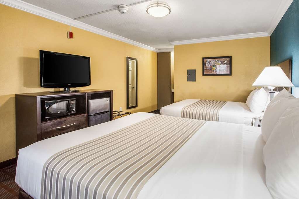 Hotel photo 46 of Super 8 by Wyndham Meadowlands.