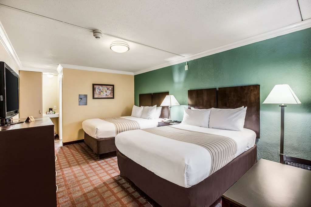 Hotel photo 50 of Super 8 by Wyndham Meadowlands.