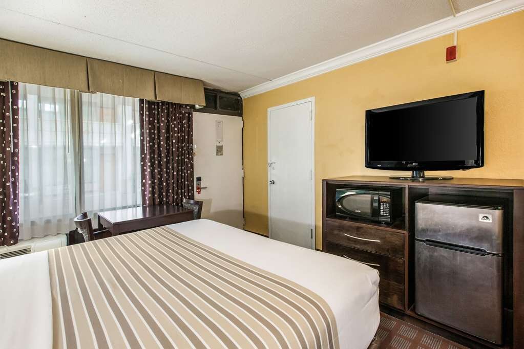 Hotel photo 40 of Super 8 by Wyndham Meadowlands.