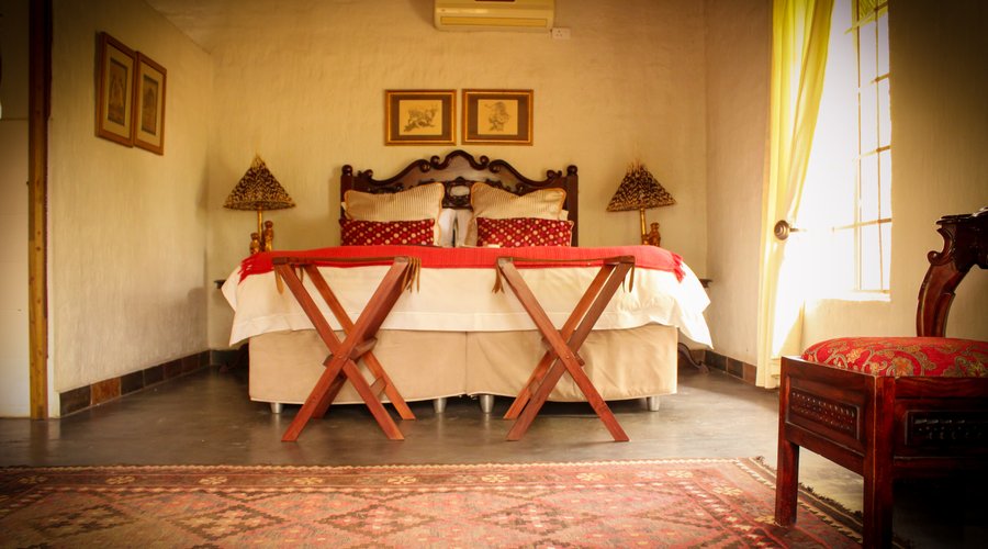 Shikwari Marula Suite - Private Bathroom & Outdoor shower
Choice of King or 2 Single beds.