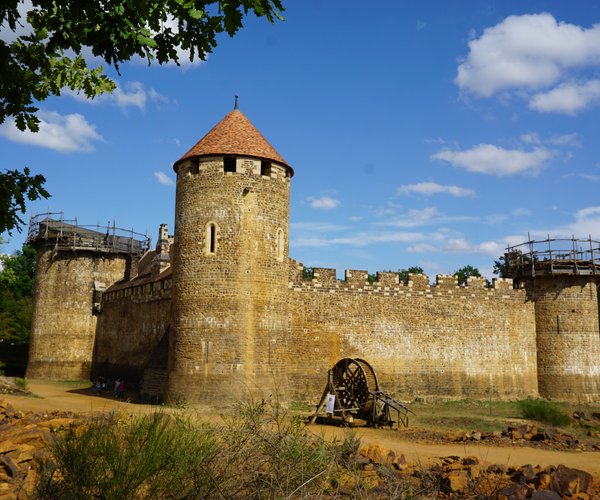 guedelon-vue-de-la-carriere.jpg?w=600&h=500&s=1