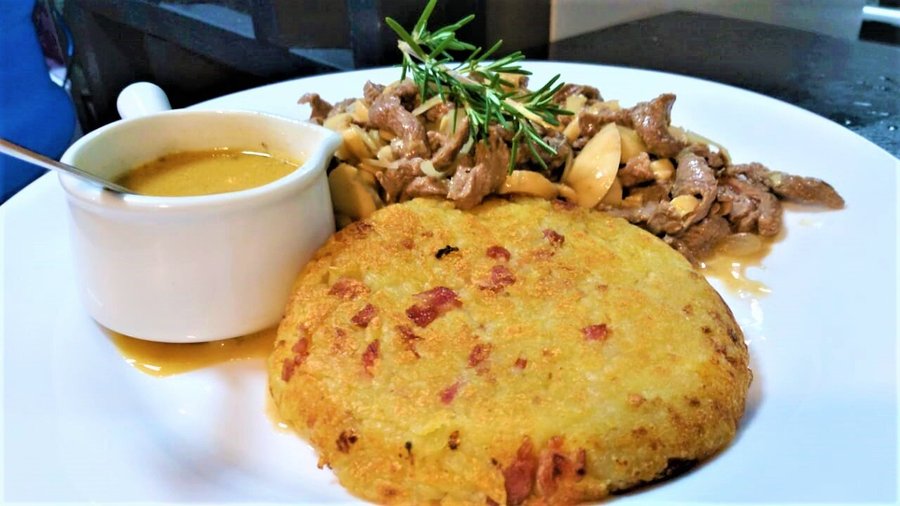 Zürcher geschnetzeltes com batata rösti e arroz branco
Iscas filé mignon refogado com champignon e creme de leite fresco, patrimônio gastronômico de Zurique
