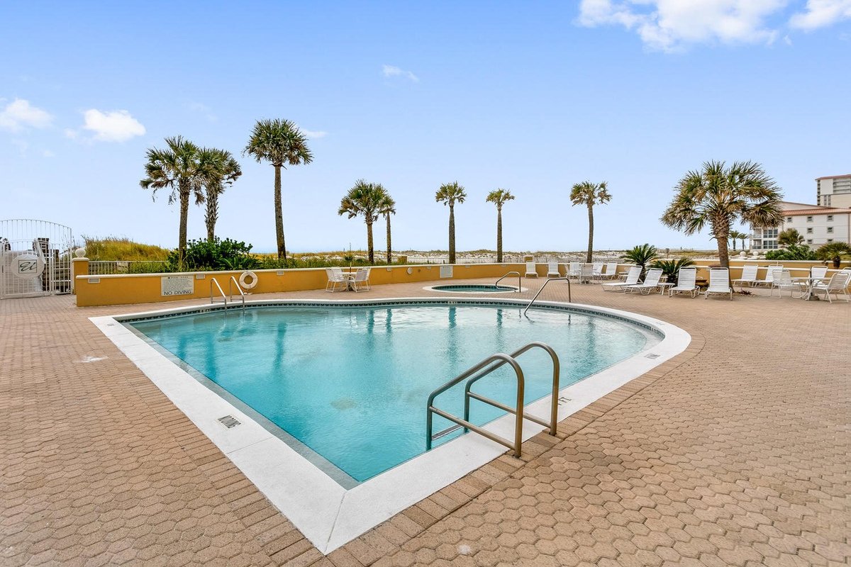 Emerald Isle Pool: Pictures & Reviews - Tripadvisor