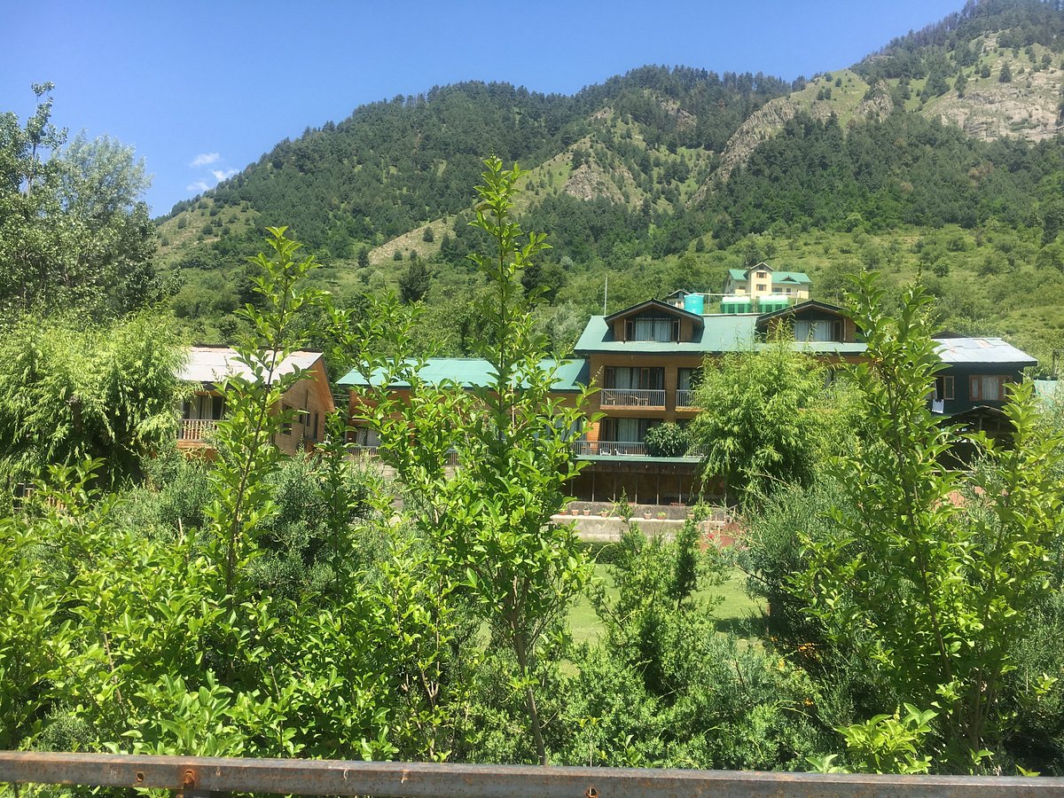 Hotel Himalaya House, hotel in Pahalgam