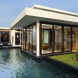 Pool and Garden of Two Bedroom Pool Villa