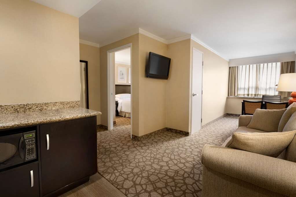 Hotel photo 3 of Embassy Suites by Hilton Los Angeles Glendale.