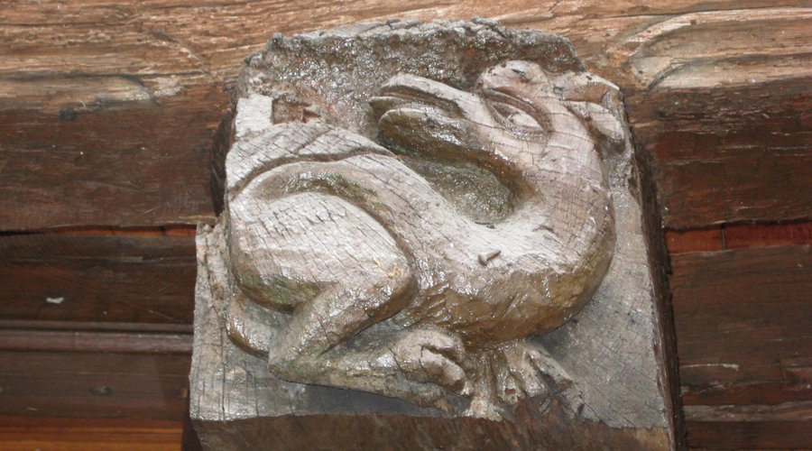 Troyes, sculpted motive at N. 28 Rue du Général -Saussier