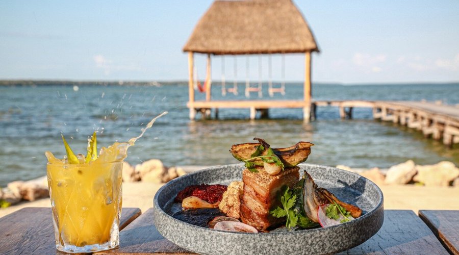 Restaurant & Lagoon shore club