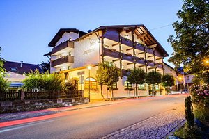 Best Western Hotel Antoniushof in Schoenberg, image may contain: Villa, City, Street, Neighborhood