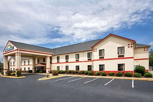 Days Inn by Wyndham Greenville South/Mauldin in Mauldin, image may contain: Hotel, Building, Inn, Motel