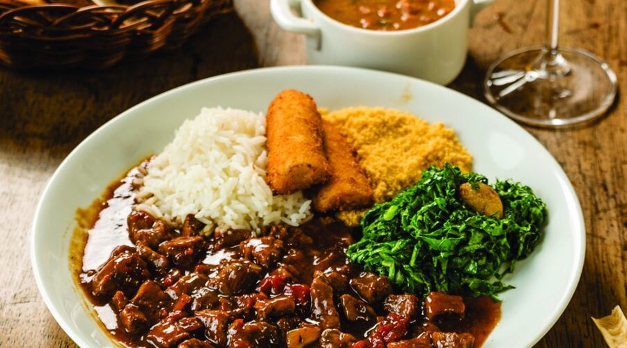 PICADINHO DO CHEF filé mignon, arroz, feijão, couve, banana e farinha torrada