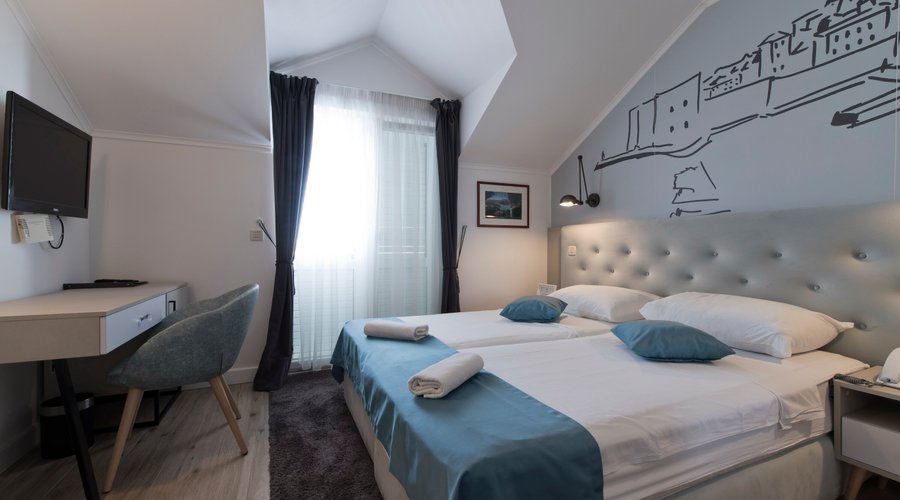 Room with Partial sea view