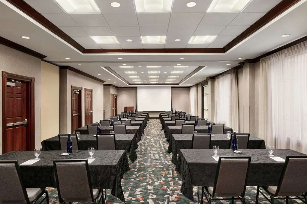 Hotel photo 17 of Hampton Inn & Suites Washington-Dulles International Airport.