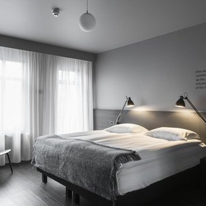 B86398 Guest Room