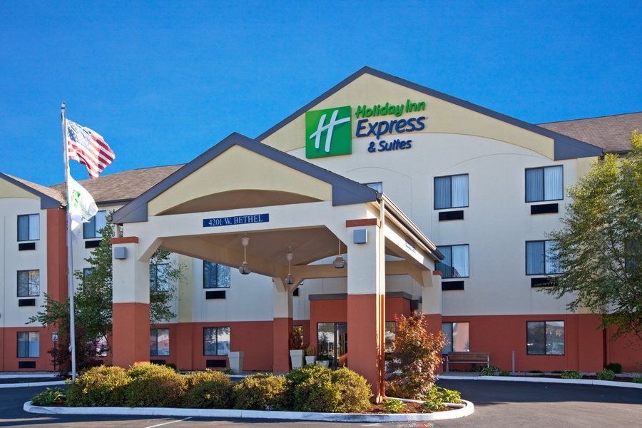 HOLIDAY INN EXPRESS & SUITES MUNCIE, AN IHG HOTEL (AU$121): 2021 Prices ...