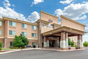 Comfort Inn & Suites Brighton Denver NE Medical Center in Brighton, image may contain: Hotel, City, Inn, Urban