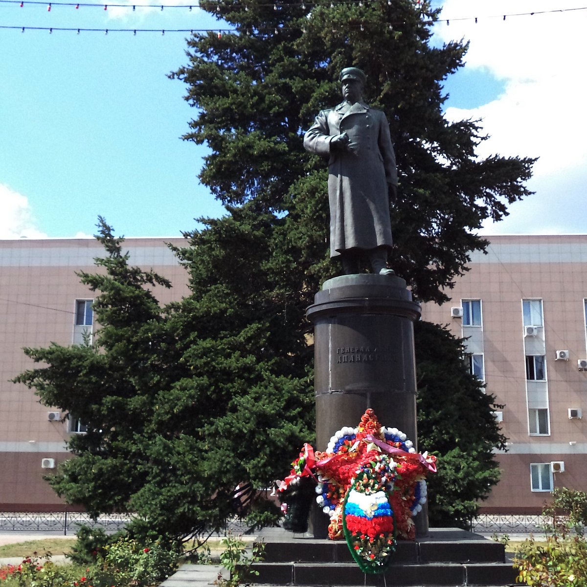 Памятник апанасенко в белгороде фото