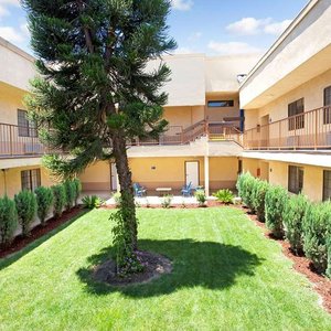 Days Inn and Suites Artesia