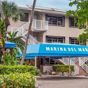 Marina Del Mar entrance