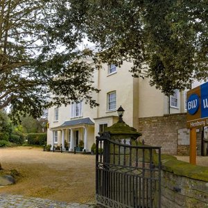 henbury lodge hotel grounds and hotel