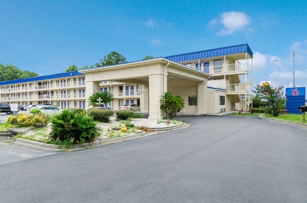 MOTEL 6 SAVANNAH AIRPORT - POOLER - Motel Reviews, Photos, Rate