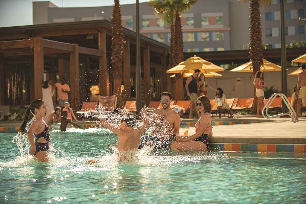 Universal’s Endless Summer Resort – Dockside Inn and Suites, hotel i Orlando