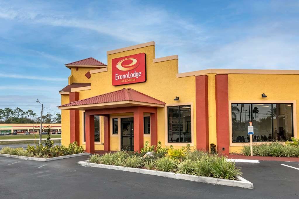 ECONO LODGE INN SUITES MAINGATE CENTRAL 64 1 0 4 Prices