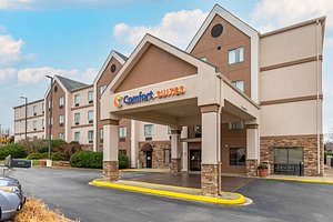 Comfort Suites Johnson City in Johnson City, image may contain: Hotel, Building, Inn, City