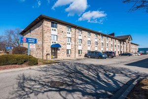 Motel 6 Bridgeview in Bridgeview, image may contain: Hotel, City, Urban, Inn