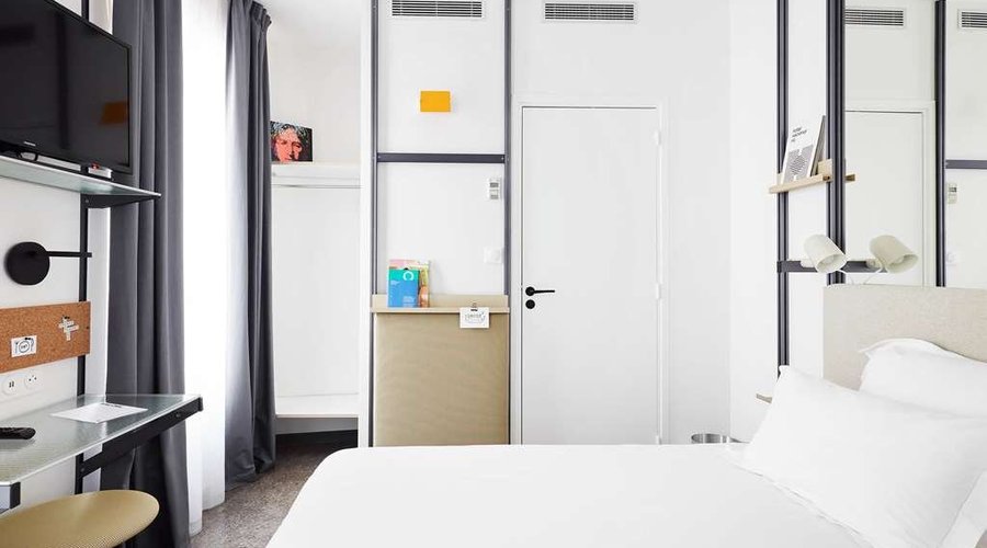 Guest room