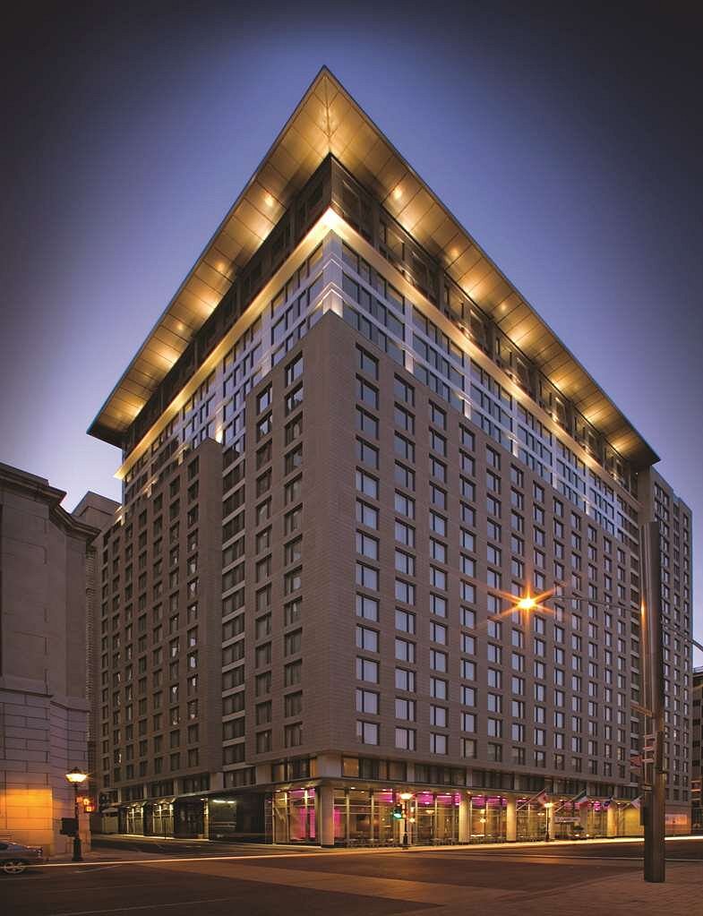 Embassy Suites by Hilton Montreal, hotel in Montreal