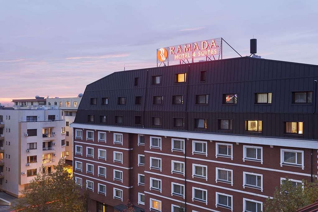 Ramada Hotel &amp; Suites by Wyndham Bucharest North, hotel em Bucareste