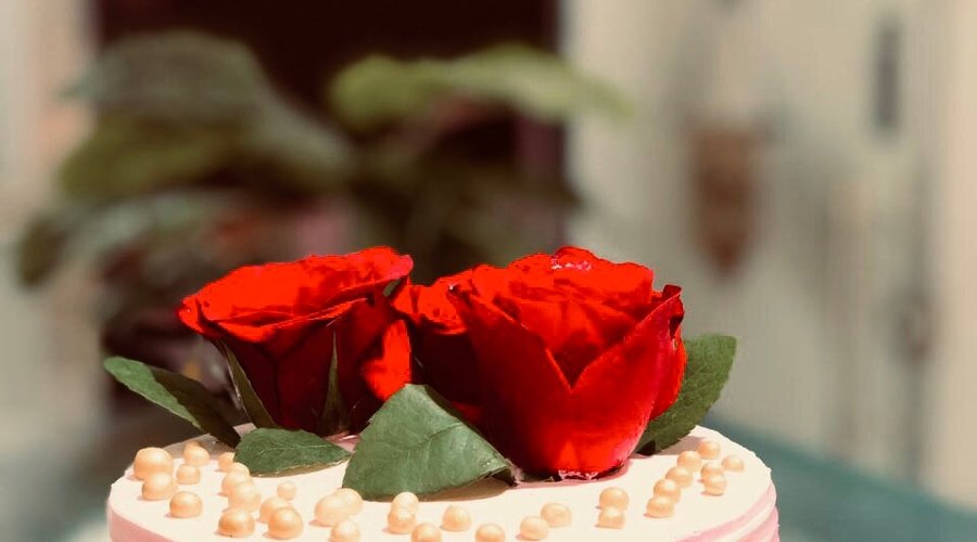 A 100% eggless bakery based in Rishikesh providing all kinds of bakery items such as customized cakes, donuts, pastries, cupcakes, cookies, pies, muffins, cake sickles, croissants, biscuits, brownies, macarons rolls, breads, ice-creams etc. We also provide personalized bakery gift hampers for occassions and festivals such as Holi, Diwali, Valentine's Day, Raakhi etc.