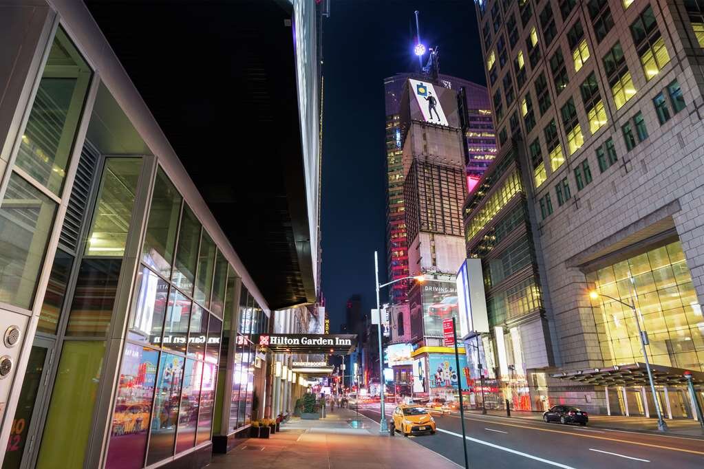 HILTON GARDEN INN NEW YORK TIMES SQUARE CENTRAL 179 2 1 4   Exterior 