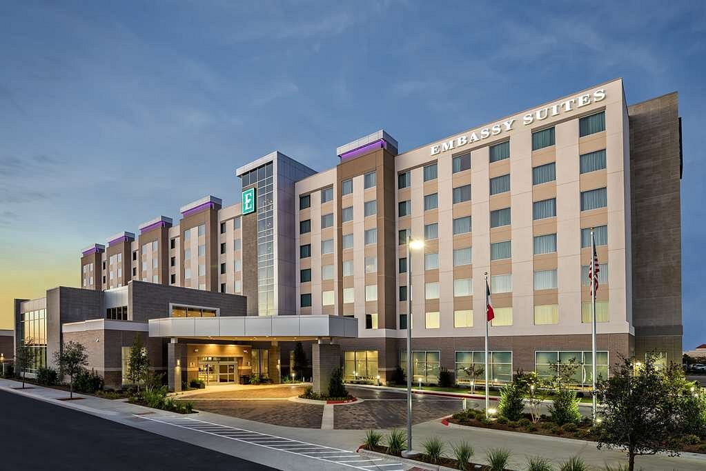 Embassy Suites by Hilton College Station, hotel di College Station