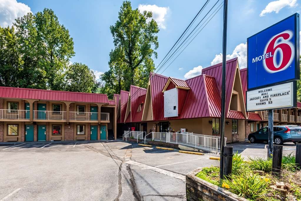 MOTEL 6 GATLINBURG, TN - SMOKY MOUNTAINS $54 ($̶7̶3̶