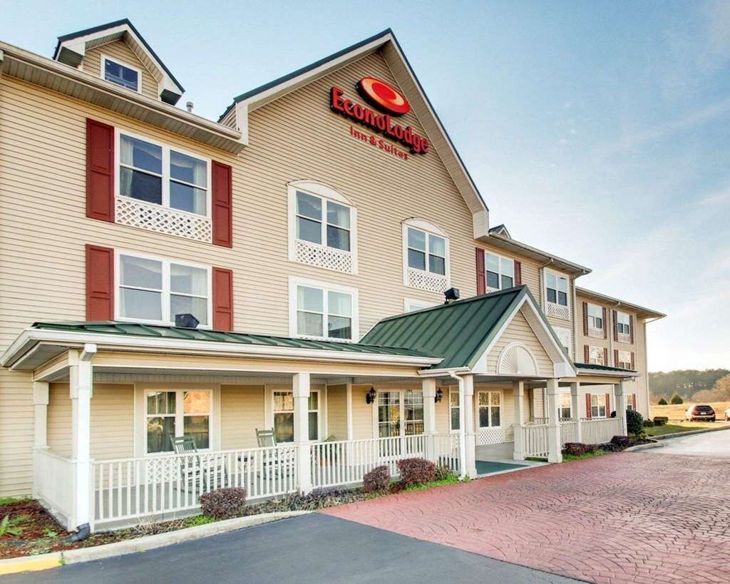 ECONO LODGE INN AND SUITES 63 (̶7̶1̶) Updated 2023 Prices & Hotel