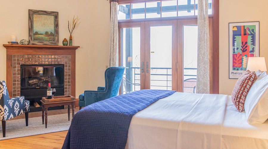 All of the Sourwood rooms include fireplaces and views of the mountains