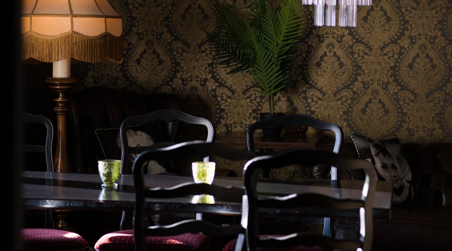 Small meeting room, cabinet, pub