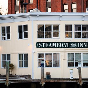 Steamboat Inn, located on the Mystic River!