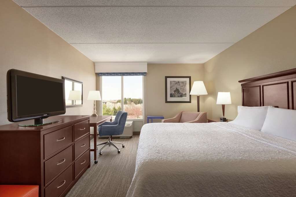 Hotel photo 2 of Hampton Inn Dulles-Cascades.