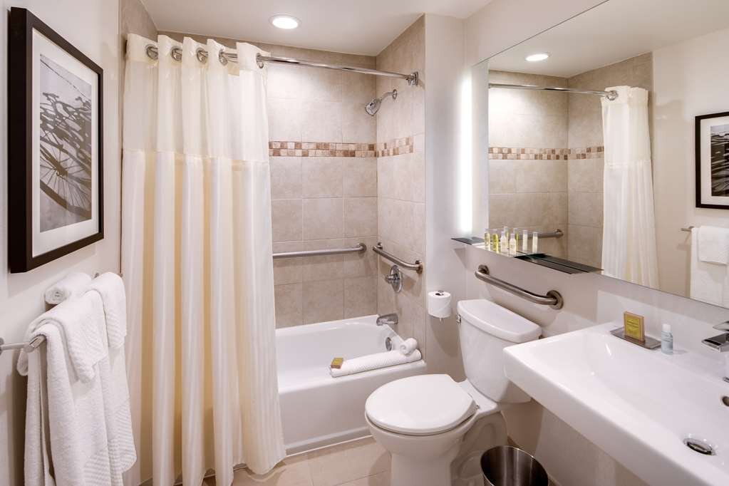 Hotel photo 5 of DoubleTree by Hilton Hotel & Suites Jersey City.