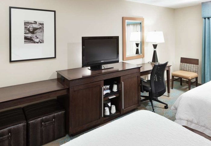 HAMPTON INN & SUITES ST. LOUIS AT FOREST PARK $150 ($̶1̶5̶8̶) - Updated ...