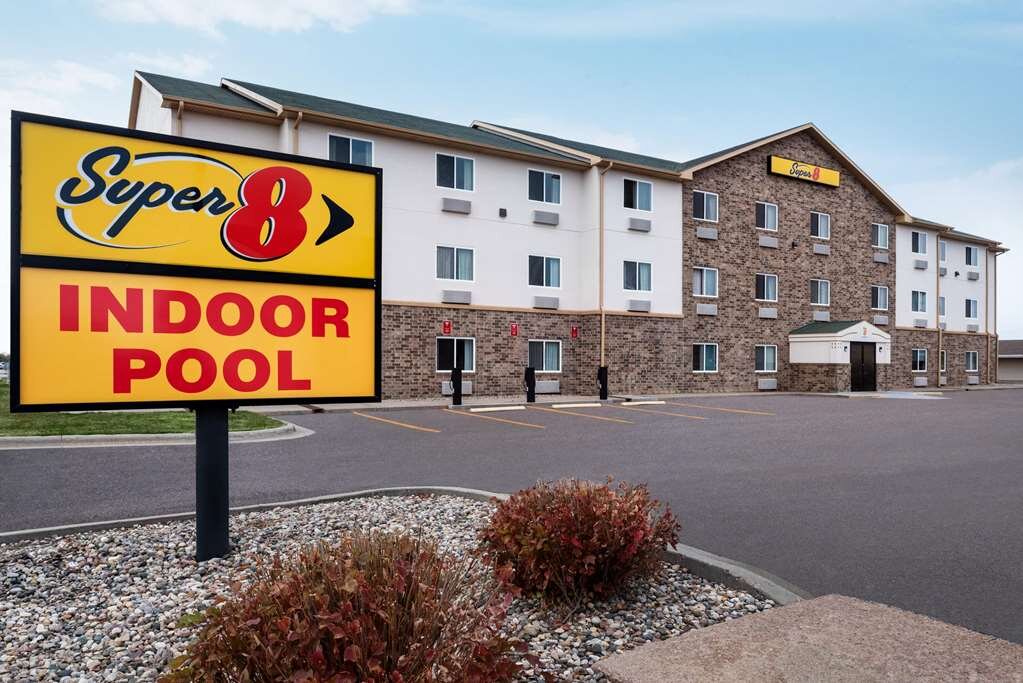 SUPER 8 BY WYNDHAM SIOUX FALLS $78 ($̶9̶4̶) - Hotel 2024 Prices u0026 Reviews