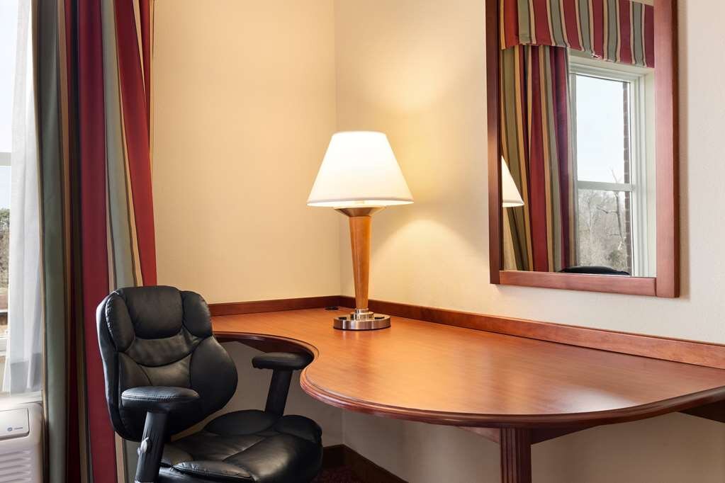 Hotel photo 18 of Hampton Inn & Suites Williamsburg Historic District.