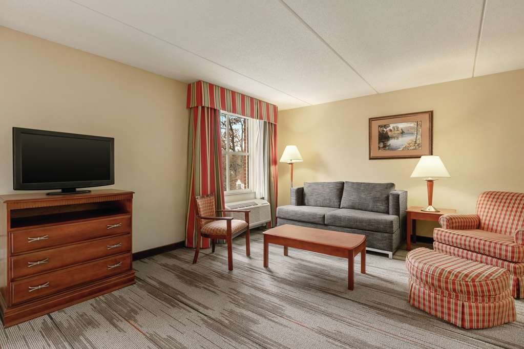 Hotel photo 9 of Hampton Inn & Suites Williamsburg Historic District.